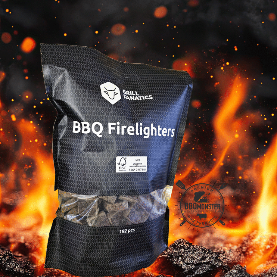 Tändkuber BRASTÄNDARE Storpack: 192 stycken luktfria braständare och grilltändare - så här tänder du enklast grillkol Så här tänder du enklast din kamin och öppna spis Tändkuber, guds gåva till grillers. Dessa tändkuber är luktfria och om du är en av dem som fortfarande använder tändvätska så bör du inte tveka - att byta till tändkuber kommer att betyda mer för din grillning än allt annat tillsammans. Tändkuber som är luktfria är det perfekta sättet att tända en kamado. En tändkub beter sig på samma sätt varje gång, det gör att du lättare lär dig hur mycket tid "öppen" du behöver ge din kamado vid low n slow, innan du stänger locket. Genom att inte frigöra mer energi än vad du behöver för att nå en viss temperatur så sparar du inte bara kol - du ger dig själv en mer bekymmersfri BBQ. Många har redan gått över till tändkuber men ett beteende som man växt upp med är inte lätt att ändra och faktum är att doften av t-gul för många är förknippat med sommar...men också med kött som smakar dieselolja. Det finns många andra sätt att tända en grill men om du vill minimera antalet moment och rörelser så föreslår BBQmonster följande antändningsrutin: Bygg en längd med kol (som en limpa) vid low & slow, eller som en hög (pyramid) vid het grillning Antal kuber: low & slow? - tänd med en (1) kub på ytterkant på "limpan", Hot & fast? tänd med upp till 6 kuber runt om högen med kol. OBS! Se till att det finns ett par centimeter med "fri luft" mellan kuben och kolen, ligger kolen ovanpå kuben kommer det finnas för lite syre tillgängligt och rök/doft uppstår. Stäng locket men öppna både luft in och luft ut maximalt. Tid: low & slow? - låt kolen bygga några centimeter med glöd (ca 10 min) börja därefter reglera ned luftflödet och bygg upp tempen till måltempen som då oftast är 110 grader. Hot & fast? - låt ventiler och lock vara av tills att kolen glöder till 80 %, rör då om lite och låt kolen antändas till 100 %. Läs fler tips om detta i BBQmonsters grillskola - här! Tips: låt alltid gallret vara med under uppvärmning av grillen för att bränna bort rester och göra rengöring/borstning av gallret enklare. Storpack - 192 stycken! luktfria giftfria (55% vax 45% trä) enkelt att använda