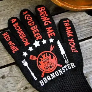 Grillhandskar BBQmonster - bästa, coolaste, längsta BBQ Gloves - Värmetåliga Handskar - skyddar bättre än läder! Grillhandskar BBQmonster med uppdaterad design med 50% längre skaft än konkurrerande modeller. Silikonprint för enkelt teckenspråk genom fönstret ;) - bästa och coolaste modellen. Bäst i test!