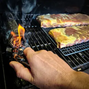 Stormtändare The Gun; Undvik det irriterande momentet när lågan blåses ut snabbare än du hinner säga ordet BBQ! Helt i metall, snygg och stark. fyra jet flames ger stark låga