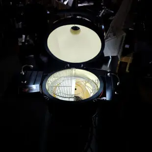 Grillampa duo pack Smidig LED belysning för din grillplats Flex neck, magnetfäste och förvaringsväska  Grillampa duo pack - Har du någon gång stått och tittat på middagsgänget som kisar och svär åt dig..."du bländar oss med din PANNLAMPA!"  - det slutar nu.