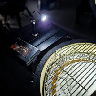 Grillampa duo pack Smidig LED belysning för din grillplats Flex neck, magnetfäste och förvaringsväska  Grillampa duo pack - Har du någon gång stått och tittat på middagsgänget som kisar och svär åt dig..."du bländar oss med din PANNLAMPA!"  - det slutar nu.