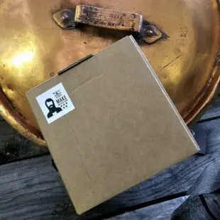 Köttklo metall - Bear claw för pulled pork eller för att lyfta större köttbitar och fågel perfekt även som steak fork vid tranchering  Köttklo metall - nu i singlepack perfekt om du tänker dig annan användning än att just "pull the pork". 200 000 björnar kan inte ha fel. Här har du vår rejäla köttklo som hjälper dig att bättre greppa köttstycket eller med två stycken i händerna - trasa sönder karré till pulled pork.