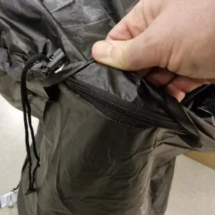 Regnskydd Kamado grillar Överdrag - Väderskydd med mjuk insida Delbart med dragkedja om du byggt in din kamado 4 klickfäste och 2 dragsnoddar - klarar stormar Stor dold ventilation för mindre kondens