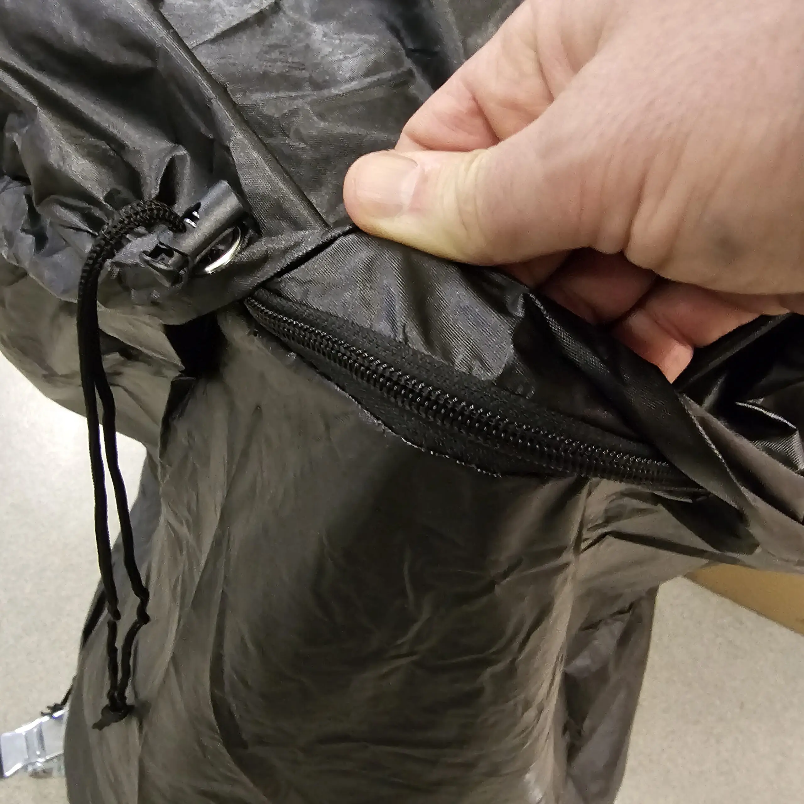 Regnskydd Kamado grillar Överdrag - Väderskydd med mjuk insida Delbart med dragkedja om du byggt in din kamado 4 klickfäste och 2 dragsnoddar - klarar stormar Stor dold ventilation för mindre kondens