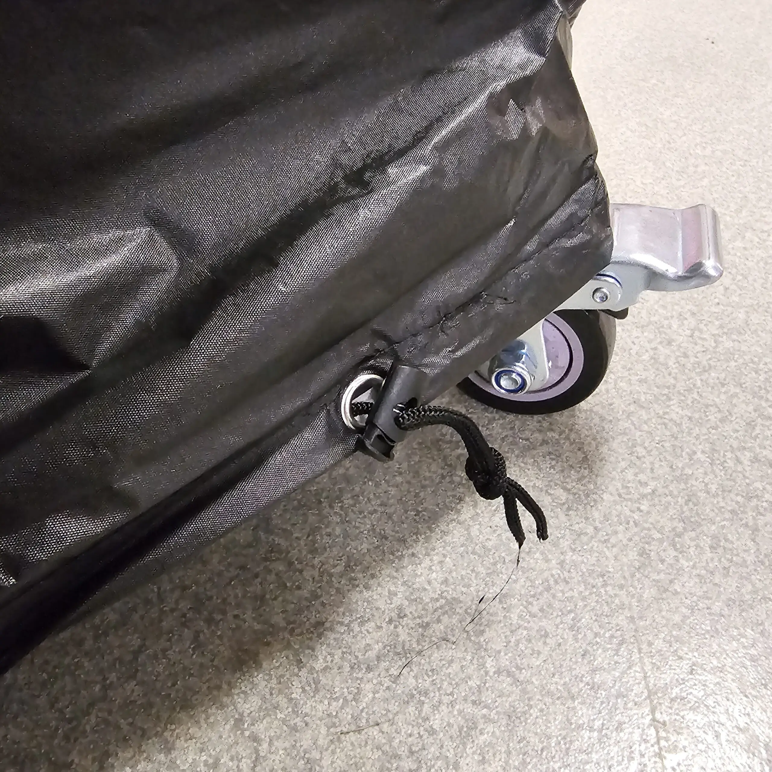 Regnskydd Kamado grillar Överdrag - Väderskydd med mjuk insida Delbart med dragkedja om du byggt in din kamado 4 klickfäste och 2 dragsnoddar - klarar stormar Stor dold ventilation för mindre kondens