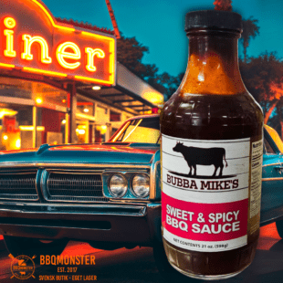 BBQ-sås - Bubba Mike´s Sweet & Spicy - fantastisk BBQ sås från USA med rätta känslan Söt, pigg med lätt rökighet och perfekt konsistens BBQ-sås - Bubba Mike´s Sweet & Spicy går tillbaka till rötterna av riktiga amerikanska BBQ smaker. Sötma och djupa kryddor mmm Historien om Bubba Mike och såserna som nu finns på Svenska marknaden genom BBQmonster börjar i en liten stad i Amerika. Familjen i fråga hade en stark passion för grillning och BBQ och utifrån oräkneliga tester och försök skapades såser till perfektion. Familjen valde att lansera sina alster och därmed låta livsnjutare som dig ta del av sina härligheter. Detta är en kvalitetsprodukt från Oak Forest, illinois, USA som gör skillnad för din utomhusmatlagning oavsett om du älskar sås på tallriken eller direkt på objektet som ligger på gallret. Gillar du de genuint amerikanska smaker av BBQ och grillning så kommer du älska BBQ-sås - Bubba Mike´s Sweet & Spicy. Direkt när man öppnar korken så avslöjas vad som väntar - en lagom rökig BBQ sås fylld av djupa smaker av mörkt brunt socker, melass. Efter en stund på tungan märker man att det även finns fruktiga toner gömda i denna underbara bbq-sås: frisk lime och söt ananas. Vi är övertygade att detta kan bli din nya favorit.