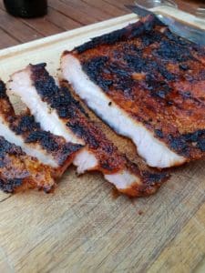 Secreto av Ibericogris är en snabbgrillad delikatess som styckas fram från hals/nacke på den fina Iberico grisen. En snabb grillning där du med fördel låter lågorna slicka köttet hårt. Rubba med en rub som släpper fram smakerna. Testa gärna "grisen från Iberico" från RubsByBBQmonster en rub med mycket örter som kompletterar sältan (och råsockret) väl