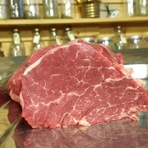 Oxfile av grainfed black angus är bland det möraste och finaste kött du kan äta. Det något så ovanligt som en oxfile med en viss synlig marmorering. köttet är från australien och av djur uppfödda utan antibiotika och steorider