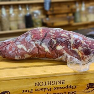 Oxfile av grainfed black angus från uruguay en något så ovanligt som en oxfile med marmorering och välsmakande fett som bär fram resten av smakerna perfekt till festmåltiden och nyårsafton