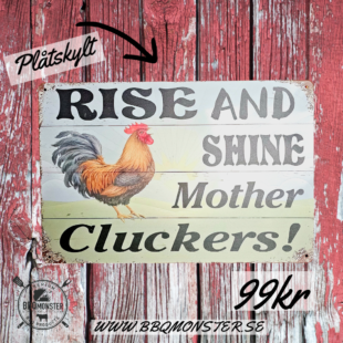 Plåtskylt / Tin sign med budskapet: Rise and shine mother cluckers - perfekt till hönsfarmaren eller till hen helt enkelt Skylt för kök, utekök, grillhörna, BBQ, Bar, Mancave Dekorera din favoritplats med skyltar och metalltavlor En tavla med det fyndiga citatet: Rise and shine mother cluckers - perfekt på hönshuset Tavlor i metall och plåtskyltar? BBQmonster har en häftig samling tavlor och skyltar i metall som kan vara den perfekta presenten eller tillbehöret till presenten som gör pricken över i:et, eller "the prick over the eye" som man säger i Amerikat... Metalltavlor för grill och BBQ är efterfrågade dekorer till utekök, mancaves och grillhörnor och med BBQmonsters uppsättning är chansen god att du hittar en skylt som passar just dig eller den person du skall köpa presenten till. Ett presenttips kan vara att om du köper låt säga ett paket spanska ginglas att då komplettera med en skylt som förstärker budskapet. Samma sak kan appliceras Ölglas, Kamados osv. Livsnjutare, Foodies och grillare är ofta glada för både god mat och god dryck. Därför kretsar många av dessa skyltar och metalltavlor på tema Mat, såsom recepttavlor (för exempelvis Pulled pork, Revben / Ribs och Brisket). Eller Dryck (whisky, bourbon, beer, öl, IPA, Cider, Stout och inte minst modedrycken GIN). Tavlorna i metall finns i ett antal olika format, men där det vanligaste är måtten 20 x 30 (stående) cm eller 30 x 20 (liggande). Det finns även ett par större modeller (bland annat runda). Skyltarna har en vikt kant så inga vassa kanter existerar. Hörnen är försedda med hål (på det fyrkantiga tavlorna) där du enkelt med två eller fyra spik eller skruvar fäster upp tavlan på underlaget. Du kan även använda dubbelhäftande tejp om det passar bättre mot underlaget. Rise and shine! Du hittar alla tavlor och skyltar under kategorin Tavlor metall (www.bbqmonster.se/produkt-kategori/tavlor/) Ett par andra tips: Ölöppnare i gjutjärn: The Bear eller The pig